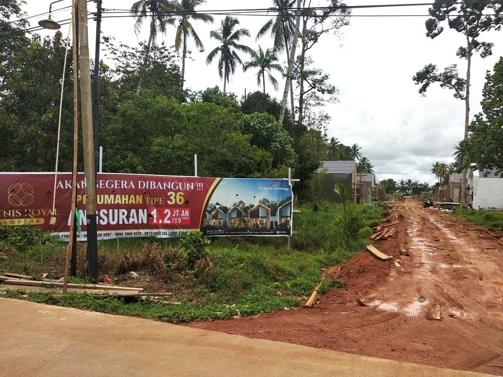foto gerbang perumahan KATNIS ROYAL AMPERA