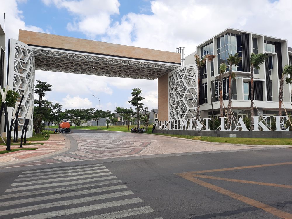 foto gerbang perumahan NORTH WEST LAKE CITRALAND