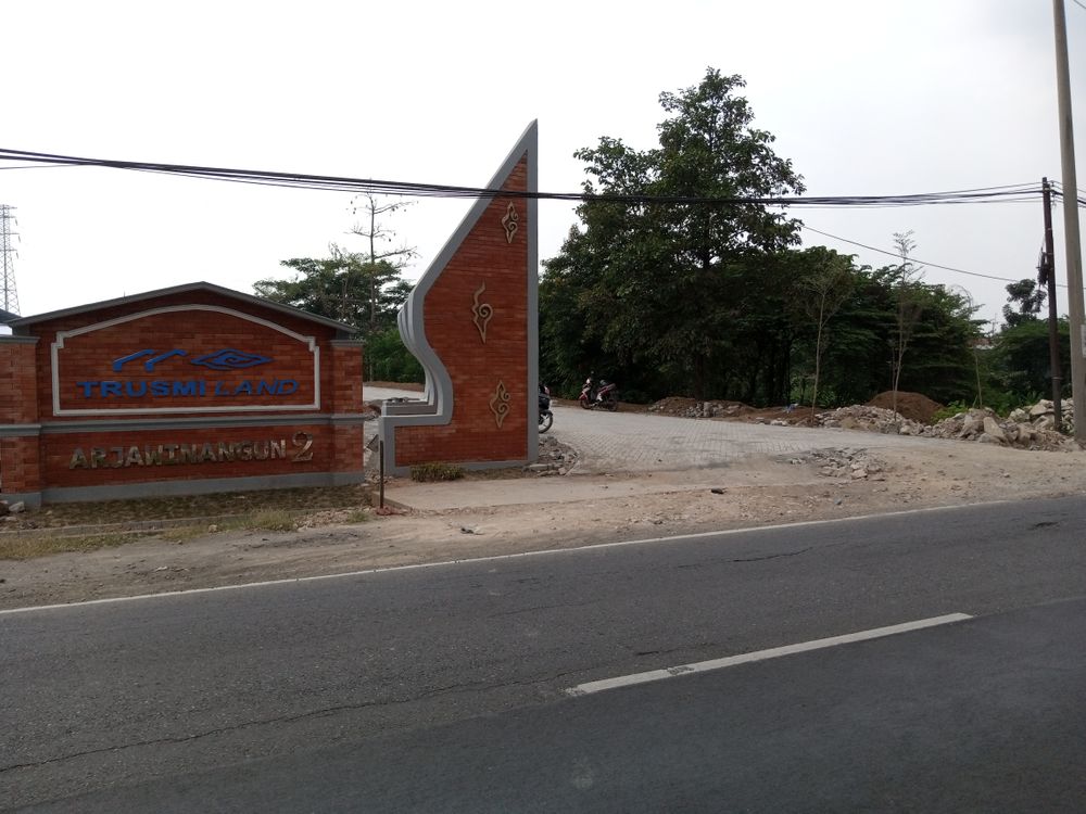 foto gerbang perumahan Trusmiland Arjawinangun II