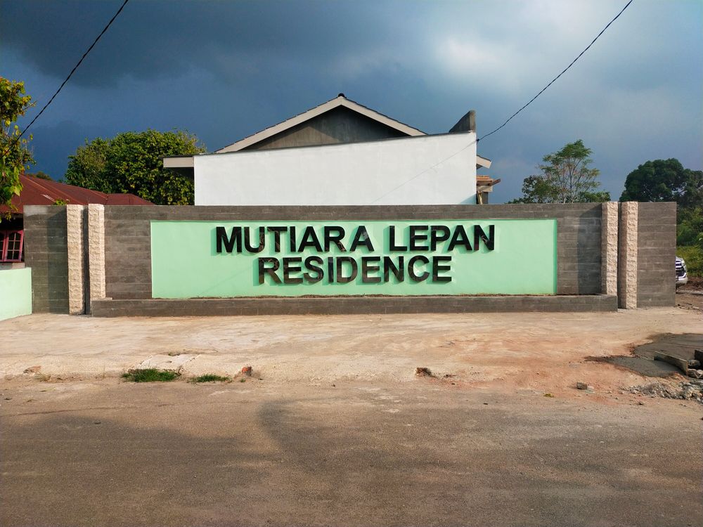 foto gerbang perumahan Mutiara Lepan Residence