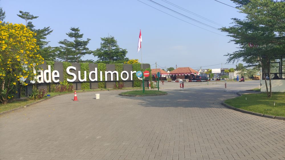 foto gerbang perumahan JADE SUDIMORO