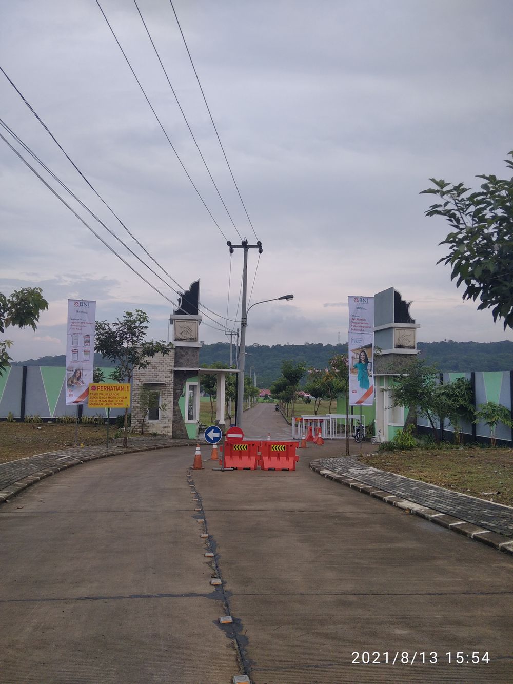 foto gerbang perumahan Lebak Kinasih