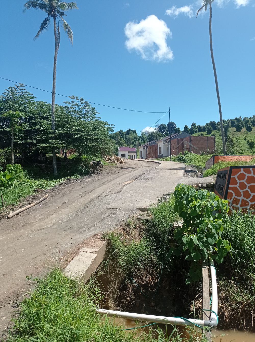 foto gerbang perumahan VILLA INDAH BALANDETE 2