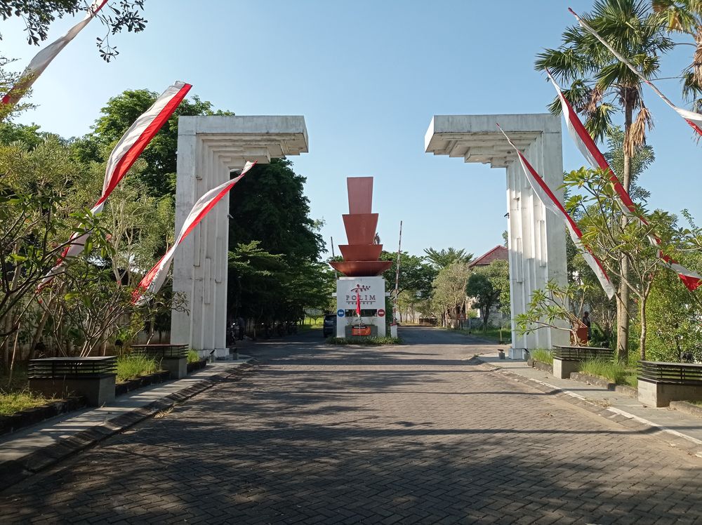 foto gerbang perumahan Polim Regency
