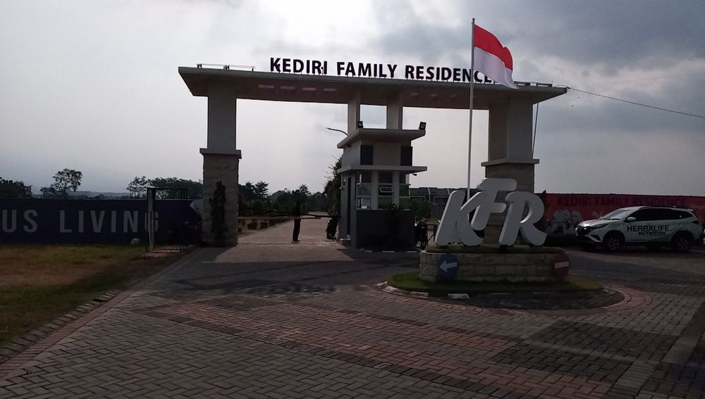 foto gerbang perumahan KEDIRI FAMILY RESIDENCE