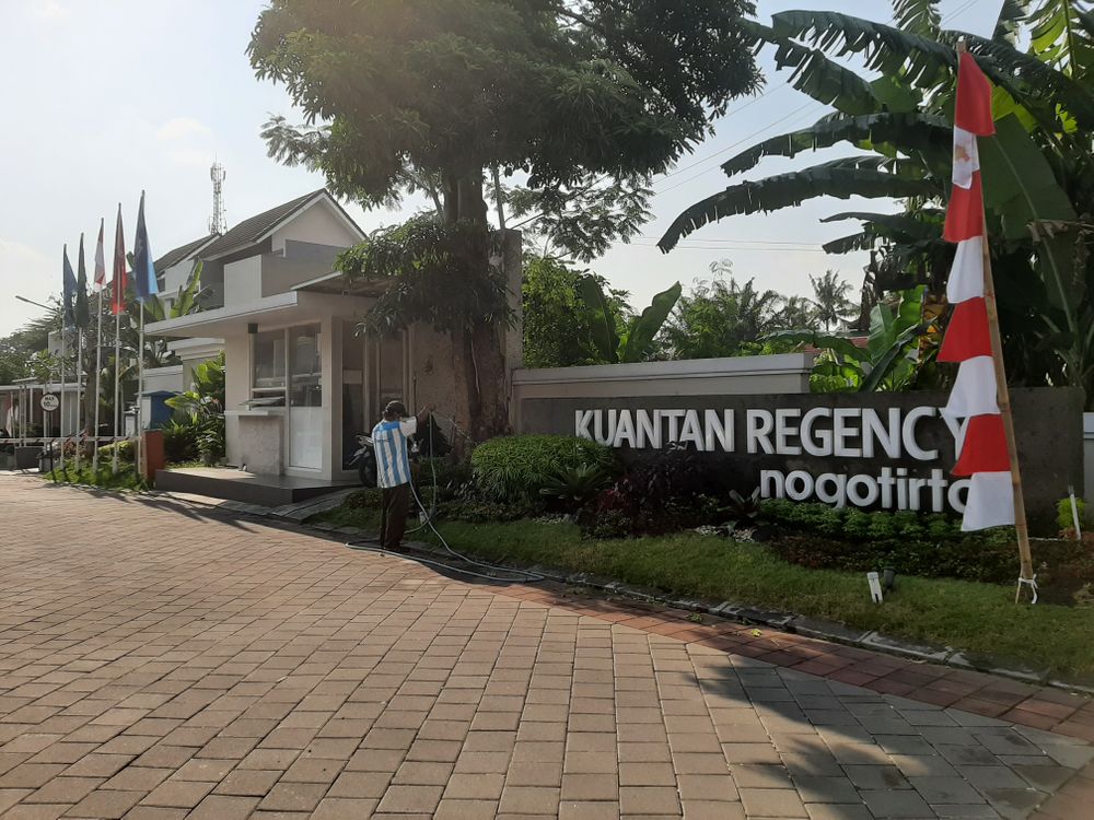 foto gerbang perumahan KUANTAN REGENCY NOGOTIRTO