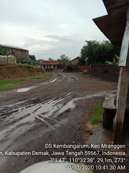 foto gerbang perumahan Karang Gawang Residence