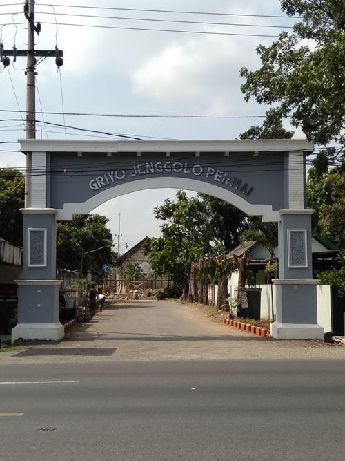 foto gerbang perumahan GRIYO JENGGOLO PERMAI 2