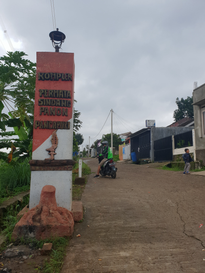 foto gerbang perumahan Permata sindang panon