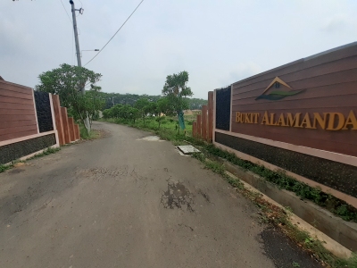 foto gerbang perumahan Bukit Alamanda