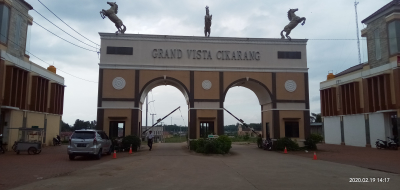 foto gerbang perumahan Grandvista Cikarang