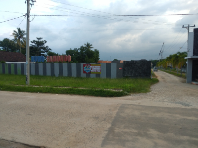 foto gerbang perumahan Nuwo Lamondo