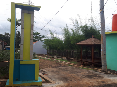 foto gerbang perumahan Kandeman Residence
