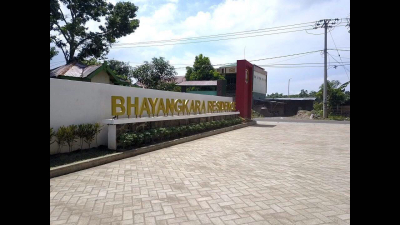foto gerbang perumahan Bhayangkara Residence