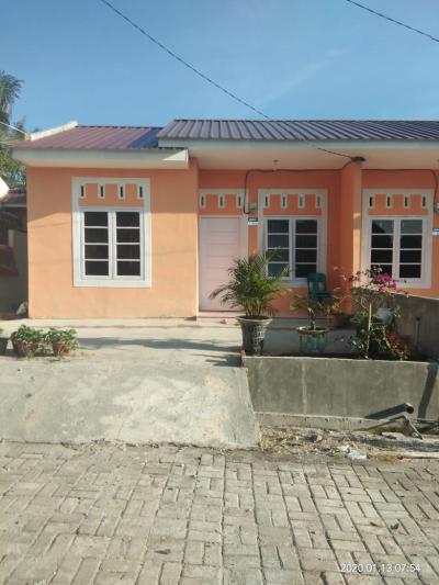 foto tampak rumah tipe 36 perumahan PURI MARJANDI EMBONG