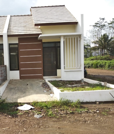 foto tampak rumah tipe Standart perumahan Griya Garuda Regency