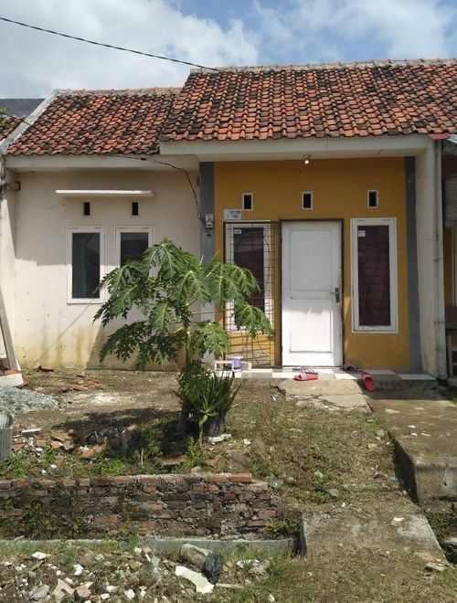 foto tampak rumah tipe RST-27-90 perumahan Perumnas Bumi Gandasari