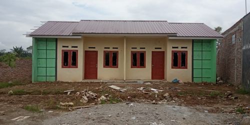 foto tampak rumah tipe 36/84 perumahan PESONA KARYA SUKAMAJU