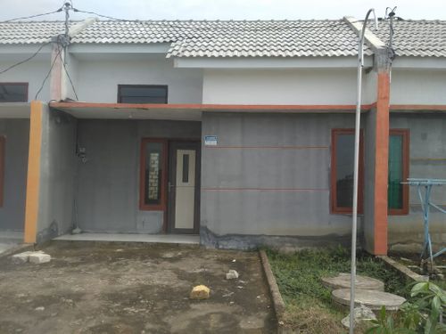 foto tampak rumah tipe 33/66 perumahan D Merakmas