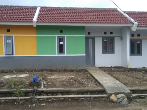 foto tampak rumah tipe 22 perumahan Gading Tutuka residence
