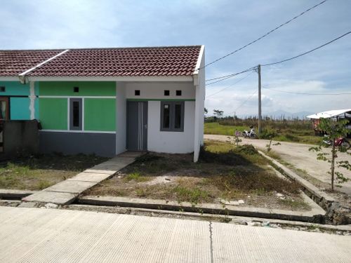foto tampak rumah tipe 22 HOOK perumahan Gading Tutuka residence