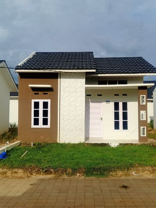 foto tampak rumah tipe Tiga Puluh Enam 140 perumahan FLORINA HILLS
