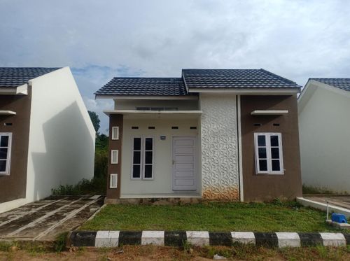 foto tampak rumah tipe Tiga Puluh Enam 150 perumahan FLORINA HILLS