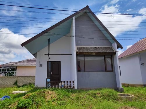 foto tampak rumah tipe Bubungan Tinggi perumahan Grha Anjung Mahatama