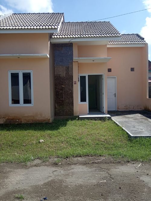 foto tampak rumah tipe 40 perumahan GRIYA NGRONGGOT ASRI