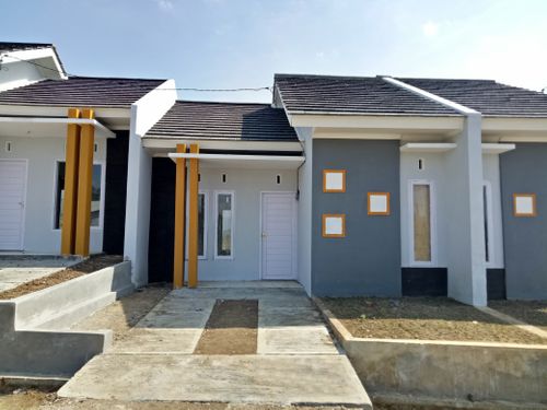 foto tampak rumah tipe RS 36/84 TENGAH perumahan Perumnas Griya Karangpawitan