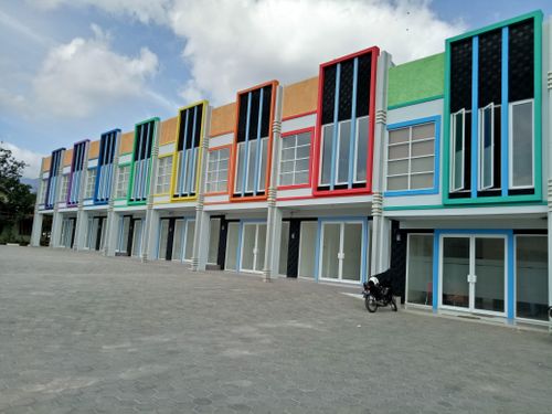 foto tampak rumah tipe RK 84/50 TENGAH perumahan Perumnas Griya Karangpawitan