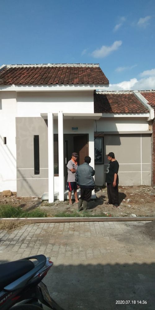 foto tampak rumah tipe 40 perumahan GRIYA PRINGGOWIRAWAN