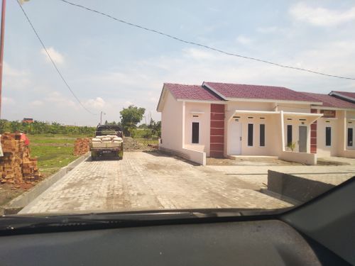 foto tampak rumah tipe 36/72 perumahan SEM REGENCY MANDIRI 2