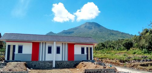 foto tampak rumah tipe 36/105  perumahan The Icon Residence Laikit