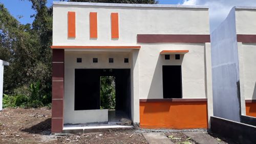 foto tampak rumah tipe RST. 30 (7 x 12) perumahan PERUMNAS BUMI KEMBUAN ASRI