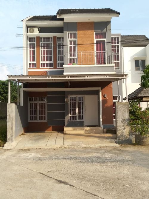 foto tampak rumah tipe 75 perumahan GOLDEN LAND REGENCY