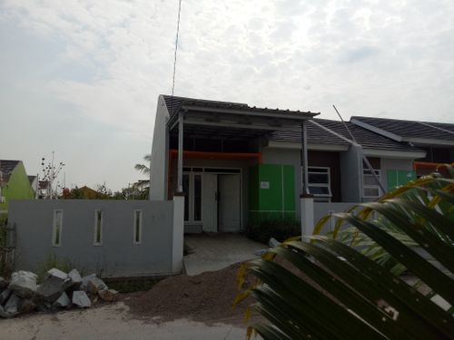 foto tampak rumah tipe 90/125 perumahan Griya Family 3 Cikarang