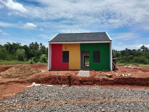foto tampak rumah tipe Pelangi perumahan PELANGI D'PUTERAN