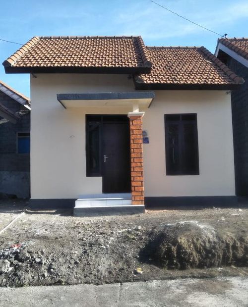 foto tampak rumah tipe 30/60 perumahan GRYA ADI SURALEPANG