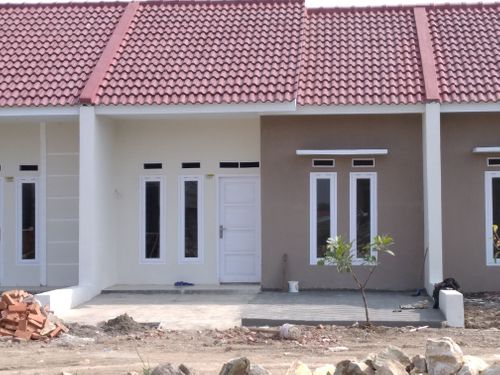 foto tampak rumah tipe POJOK perumahan BUMI DERMAYU INDAH 2