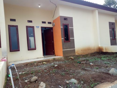 foto tampak rumah tipe 36/72 perumahan Griya Rumah Emas