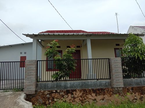 foto tampak rumah tipe 36/98 perumahan INTAN PERMAI