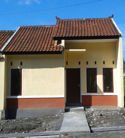foto tampak rumah tipe RST 27/72 A perumahan Perumnas Besang Asri Residence