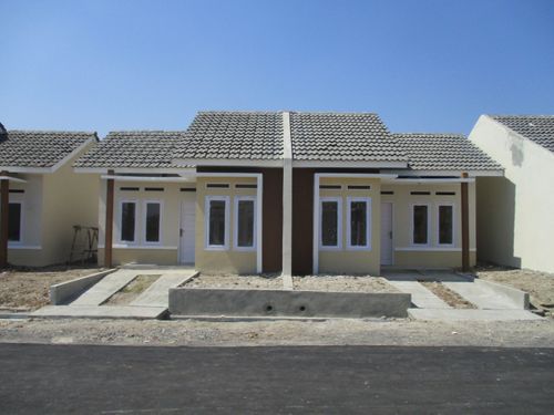 foto tampak rumah tipe RS 36-84 perumahan Perumnas Pesona Cirebon Regency