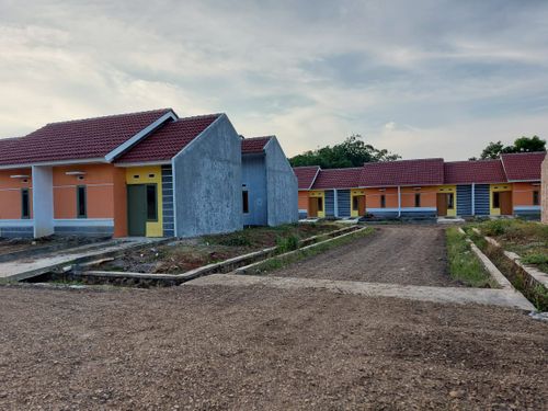 foto tampak rumah tipe 30/60 perumahan MAHKOTA GRAHA