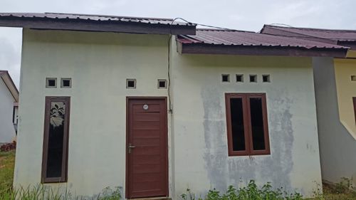foto tampak rumah tipe 36/84 perumahan PERUMAHAN PURI KARANG JOANG
