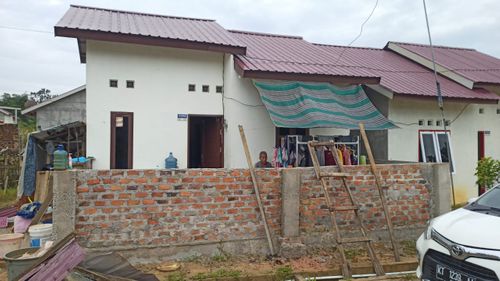 foto tampak rumah tipe 36/84 perumahan PERUMAHAN PURI KARANG JOANG
