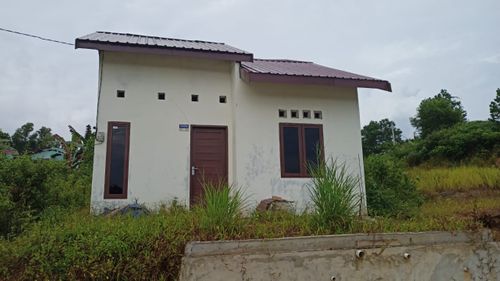 foto tampak rumah tipe 36/84 perumahan PERUMAHAN PURI KARANG JOANG