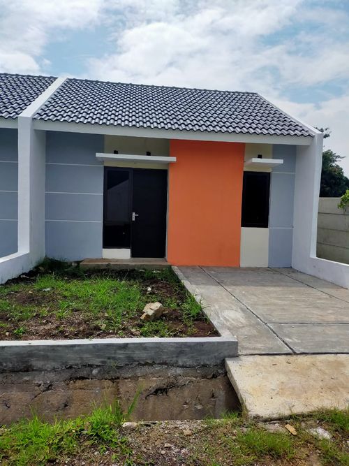 foto tampak rumah tipe T.32/72 perumahan Puri Indah Cihampelas
