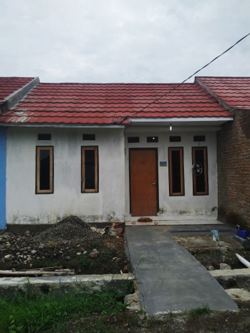 foto tampak rumah tipe 30/90 perumahan Griya Patra Laksana